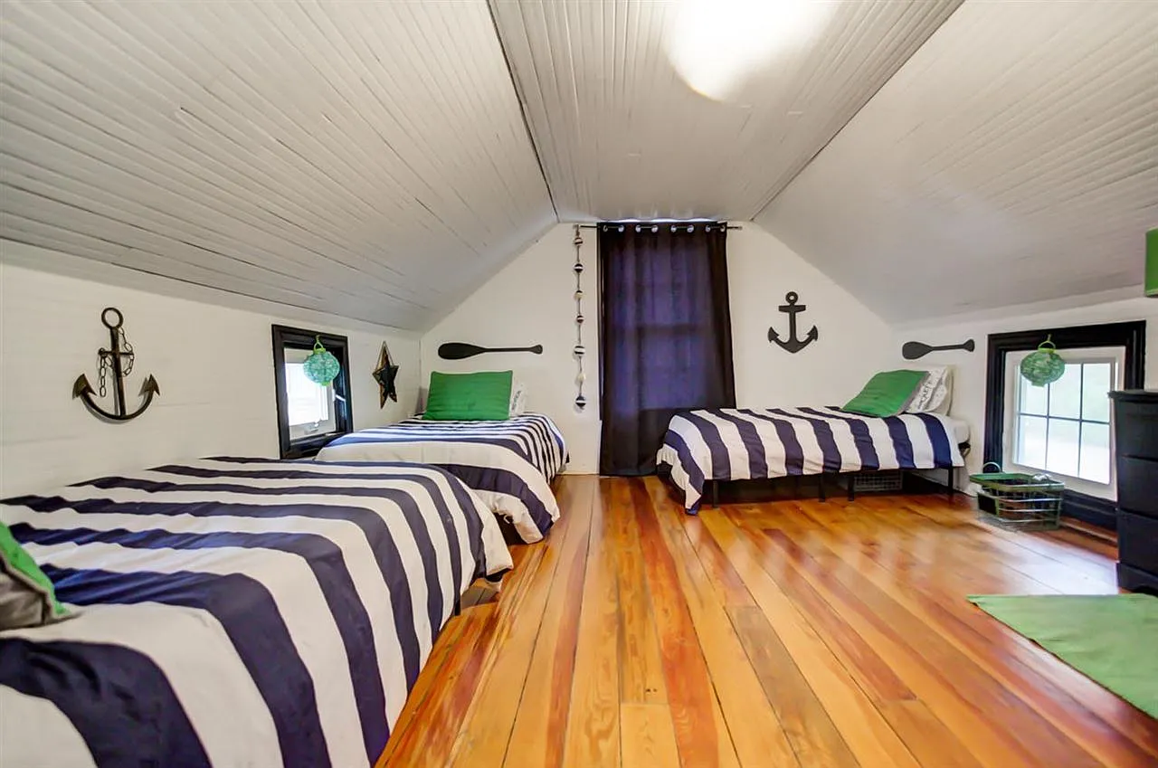 Bunk room with nautical decor